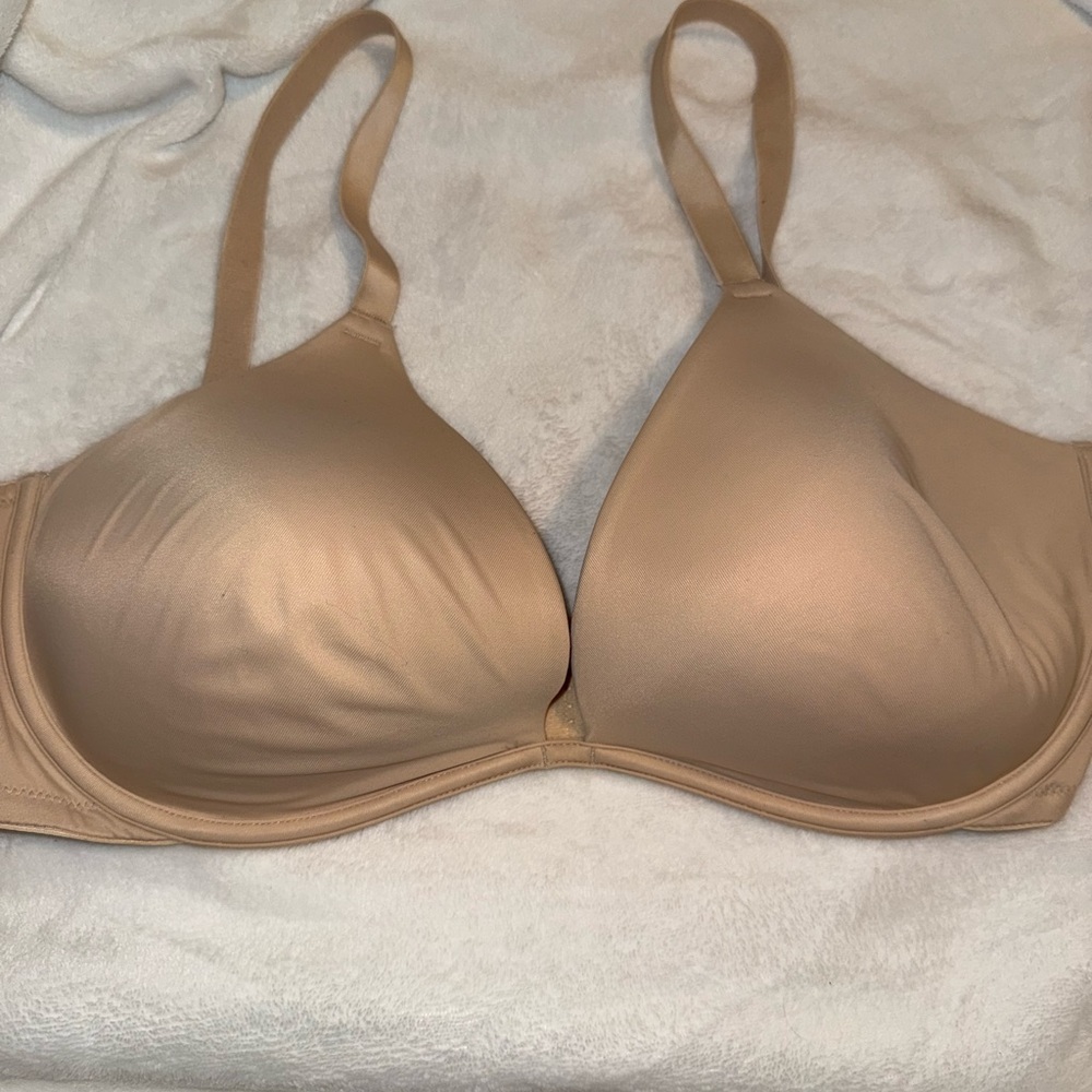 PINK Victoria's Secret Tan Bra Size 40DD